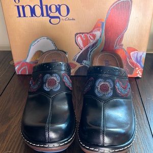 Clarks Indigo Atlantic Clogs Size 7M NWOT